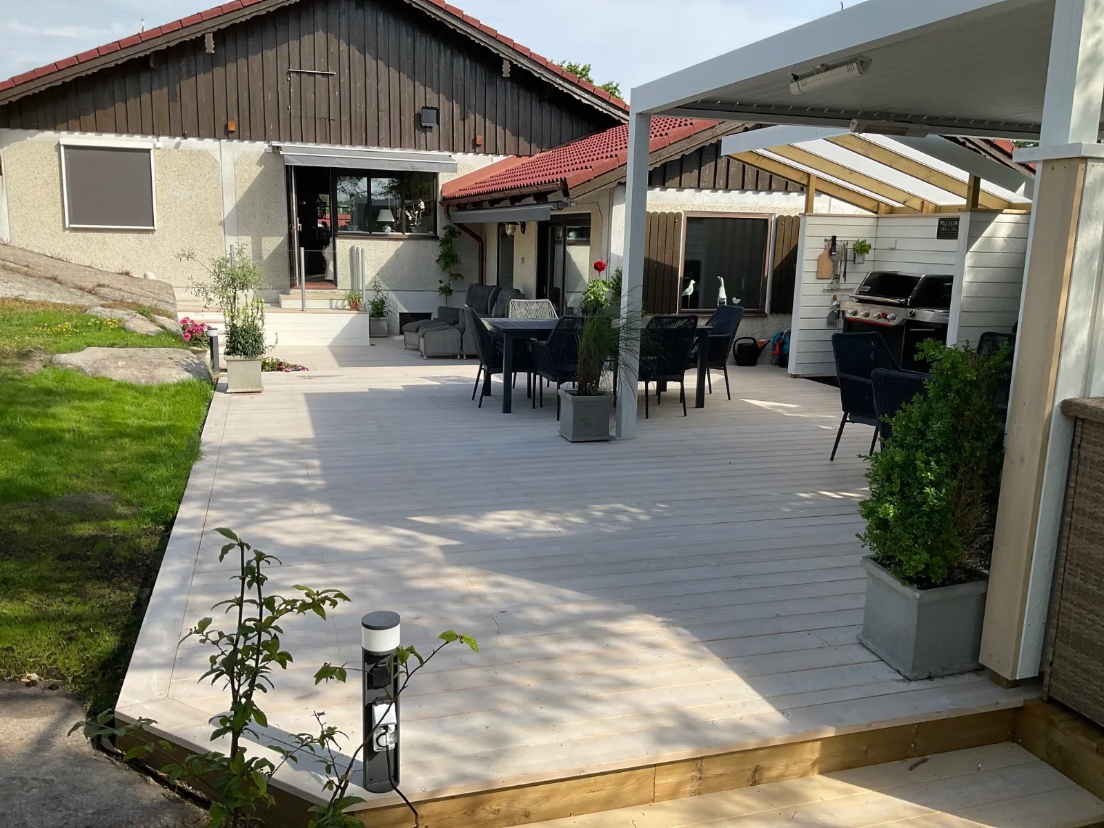 Totalrenovering av äldre villa med nya ytskikt och installationer